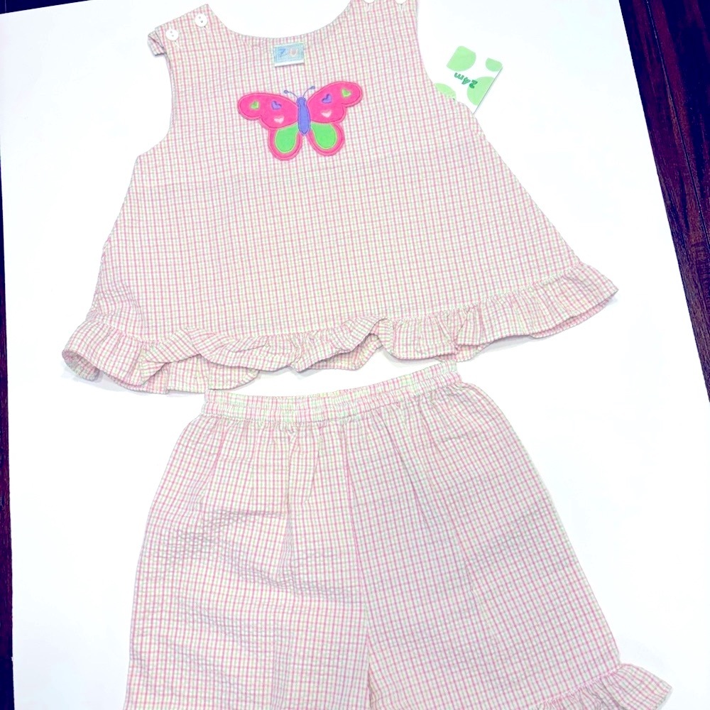 PETIT AMI ZU OUTFIT SIZE 24 MONTHS
PINK & GRN SEERSUCKER TOP/SHORTS (CAPRI) - Picture 3 of 4